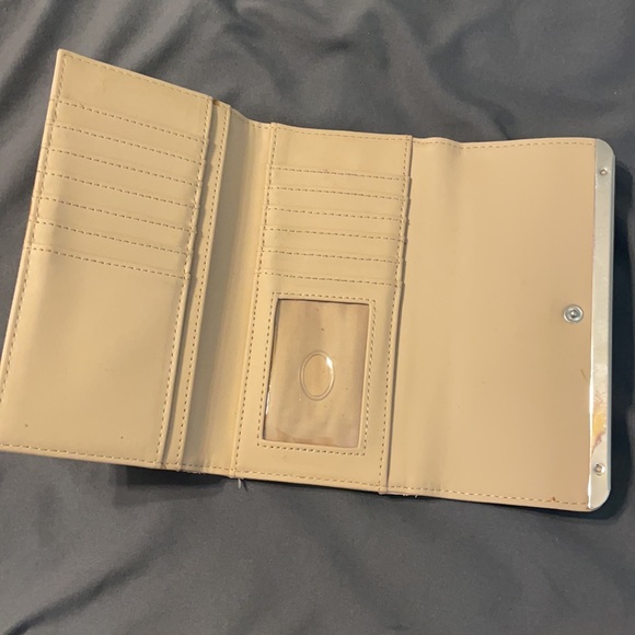 Guess Pink Trifold Wallet - Picture 5 of 6